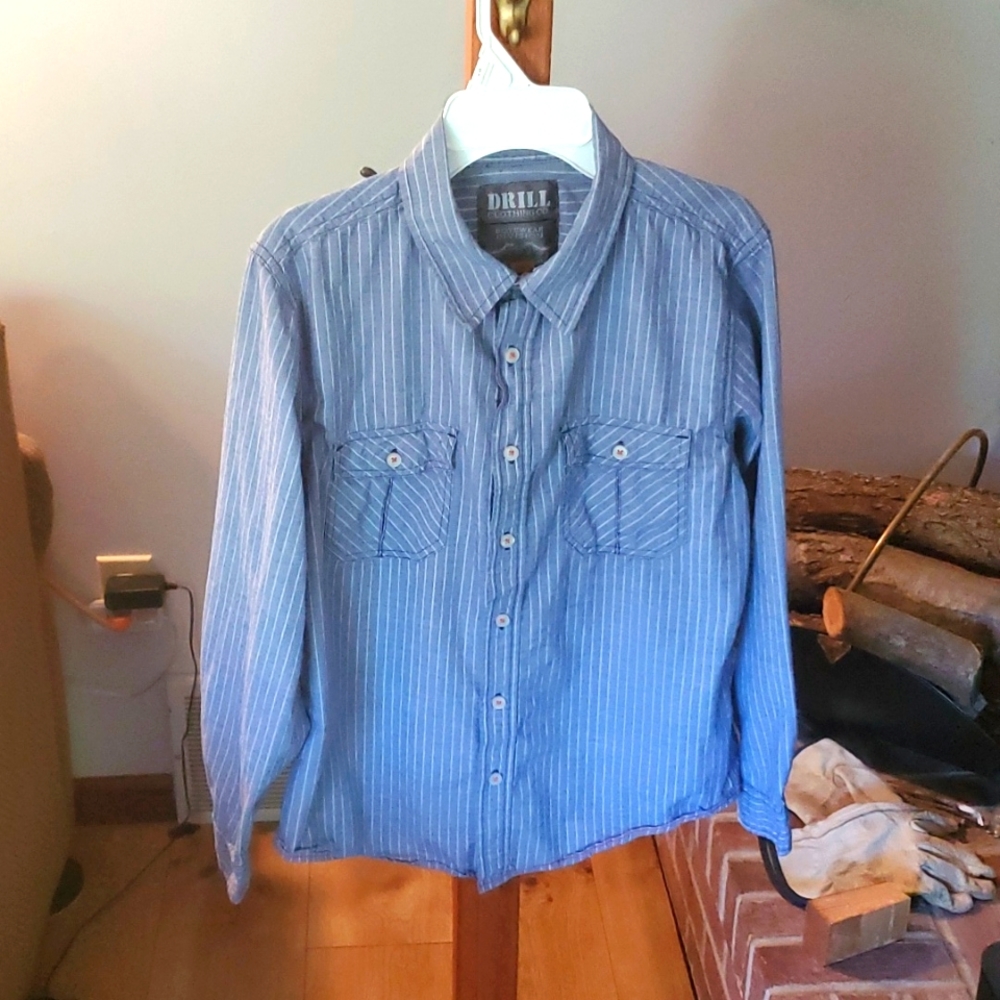 🛍 Boys button down shirt.